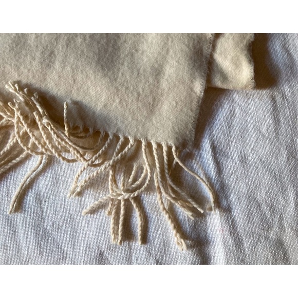 Luxurious soft scarf for warmth around your neck. Creamy ivory with self fringe - Picture 5 of 7